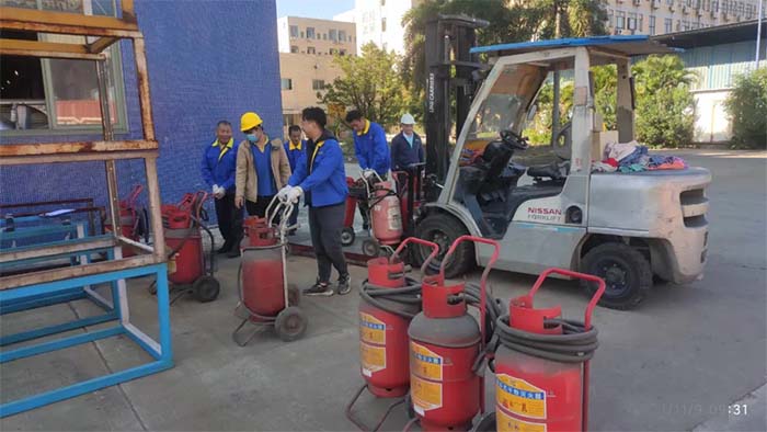 1733293692655322.jpg 廣東中亞鋁業(yè)消防訓(xùn)練-5.jpg